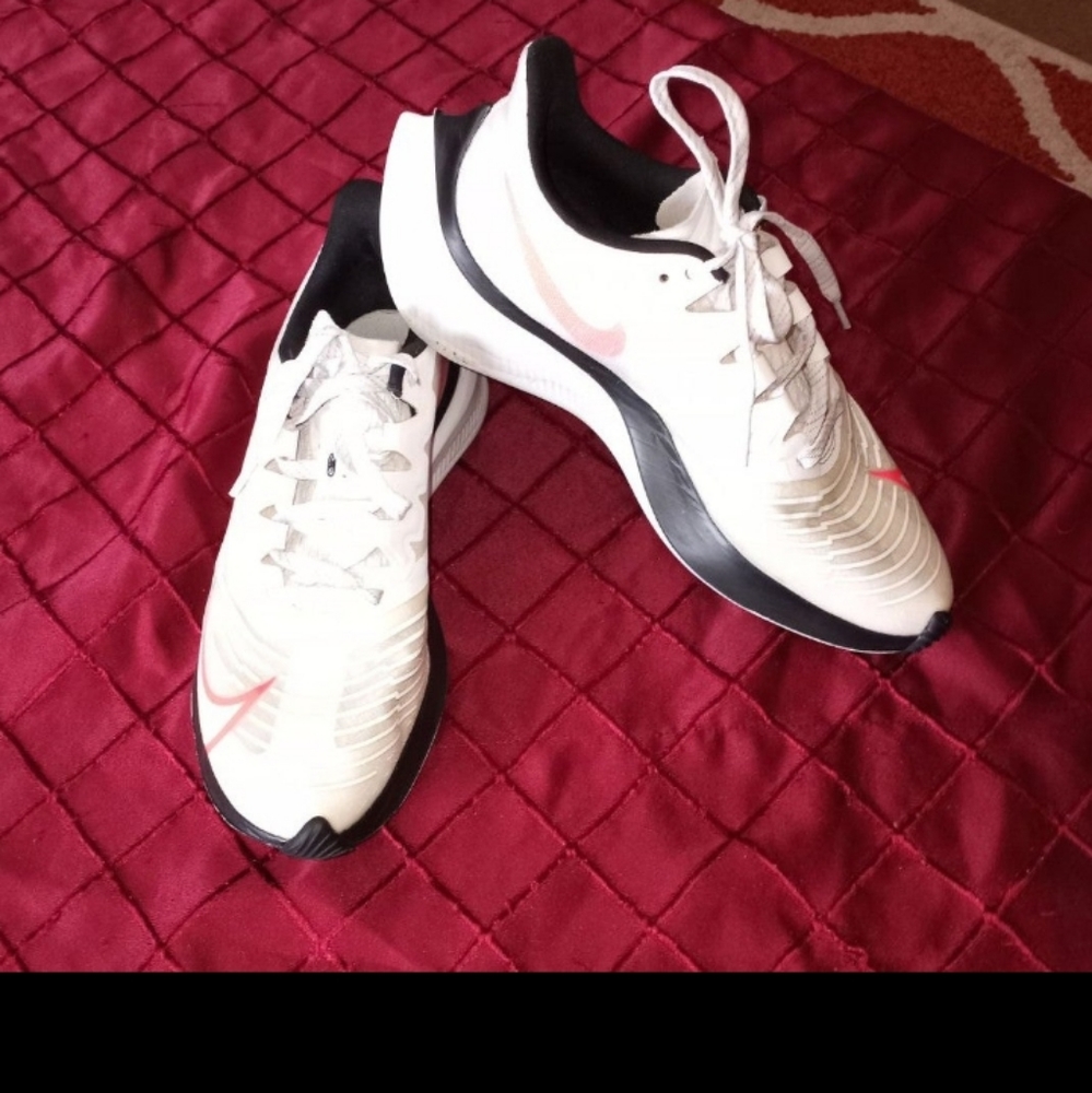 Nike Zoom Gravity